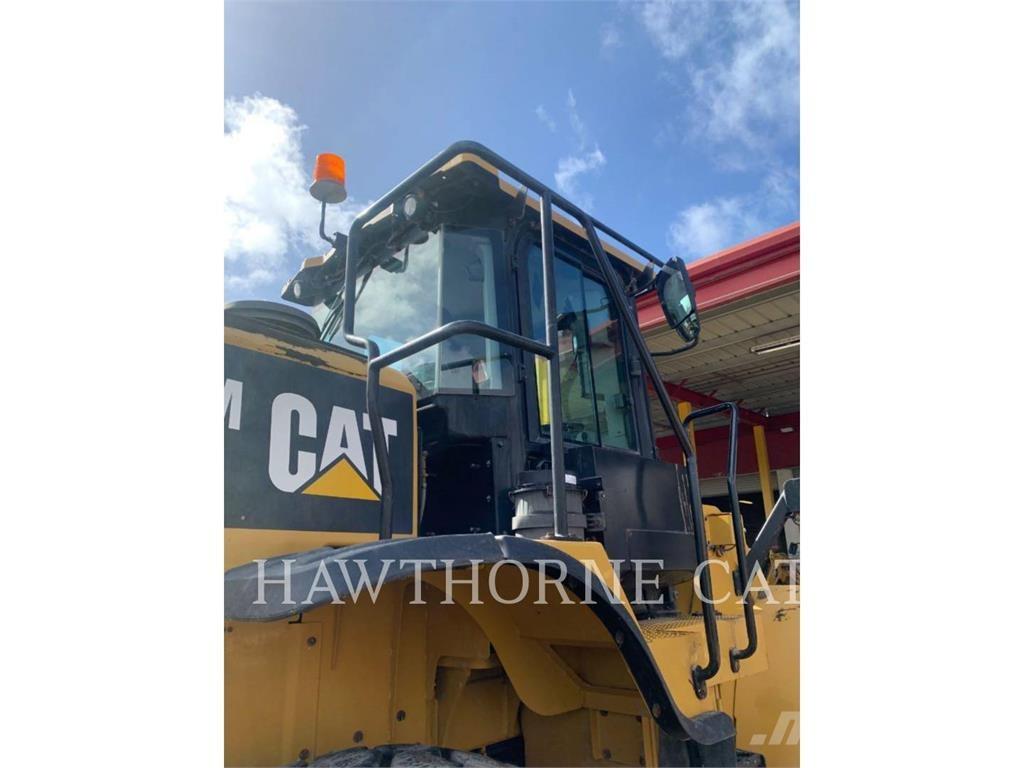 CAT 950M Kolové nakladače