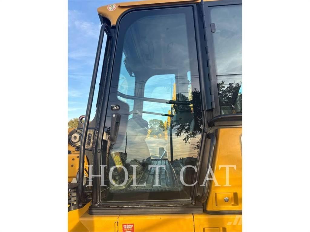 CAT 953 Pásové nakladače