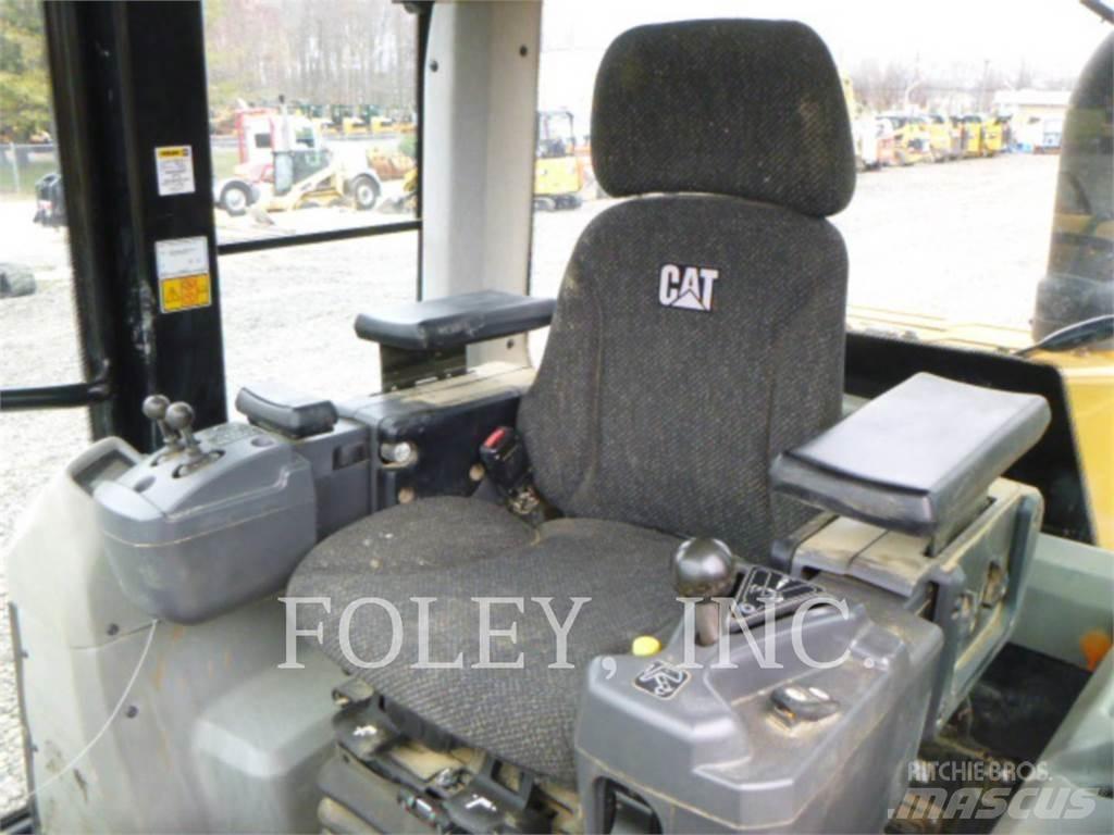 CAT 953D Pásové nakladače