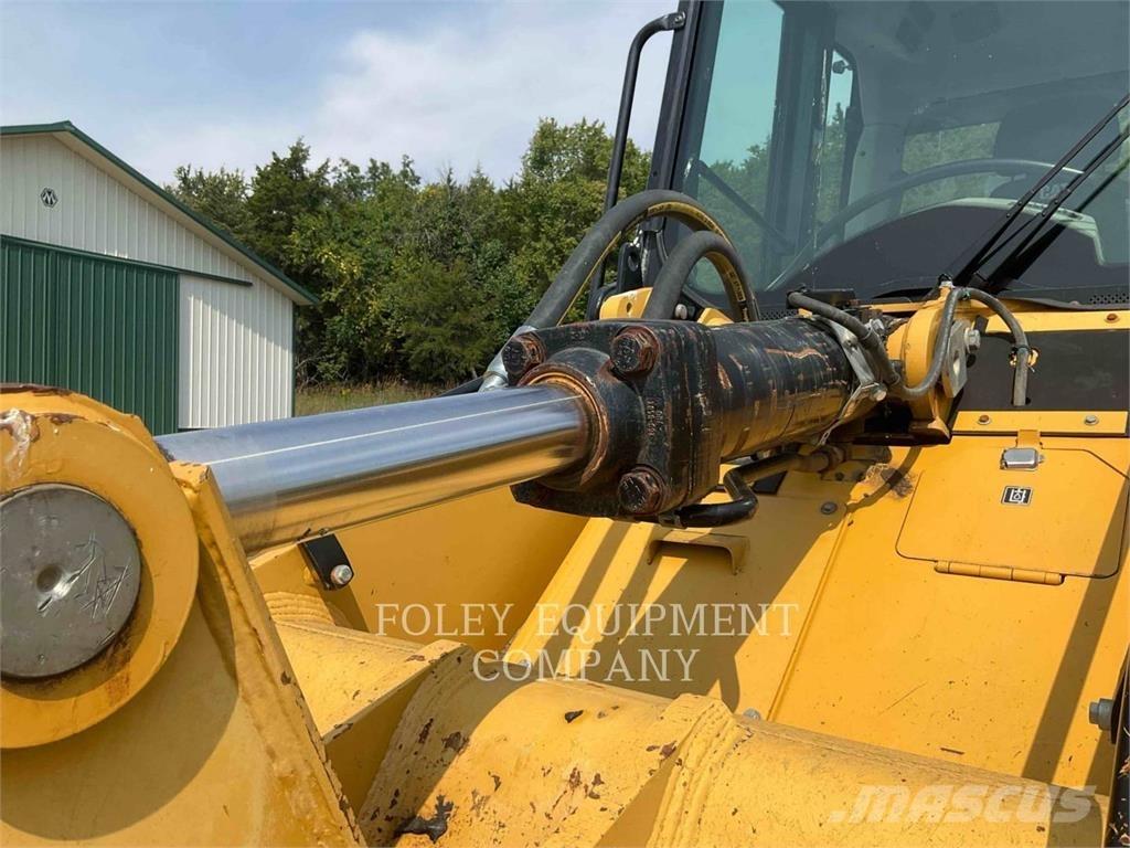 CAT 953D Pásové nakladače