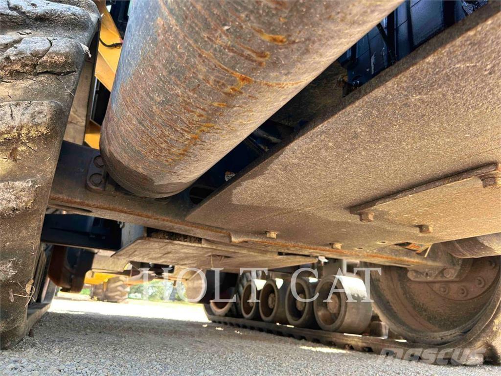 CAT 95E Traktory