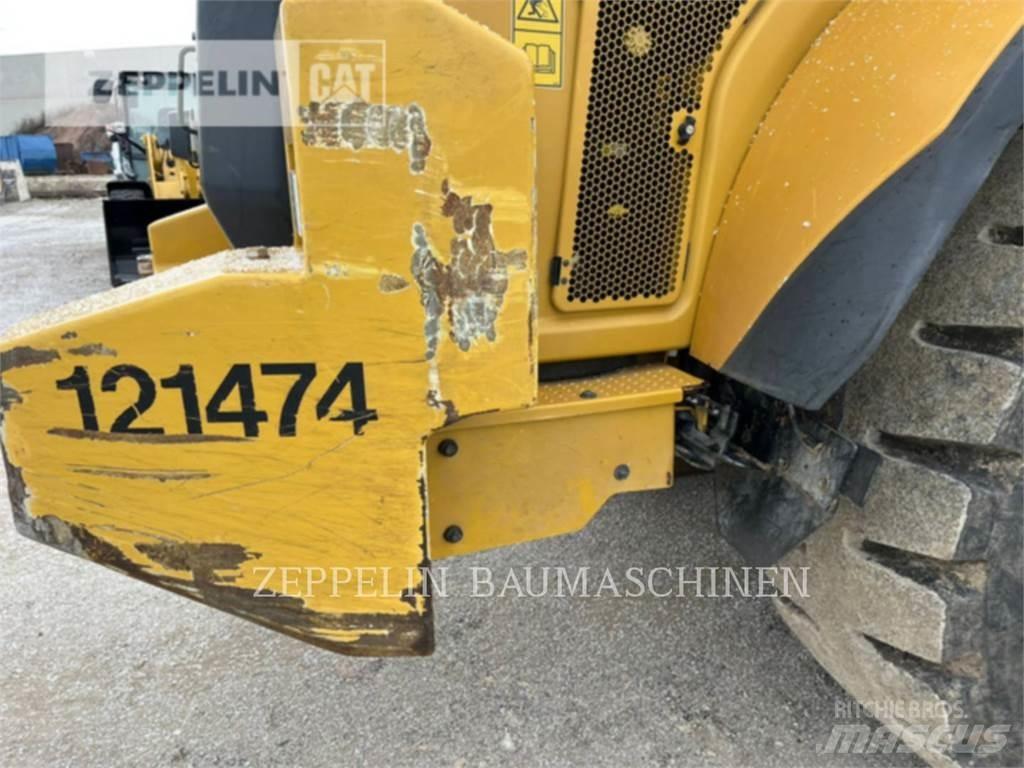 CAT 962M Kolové nakladače