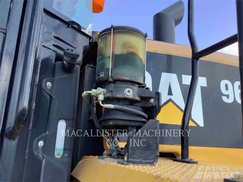 CAT 962M Kolové nakladače