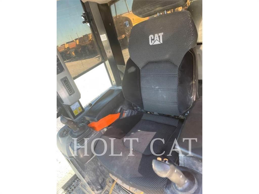 CAT 963 Pásové nakladače