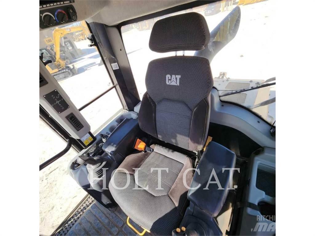CAT 963 Pásové nakladače