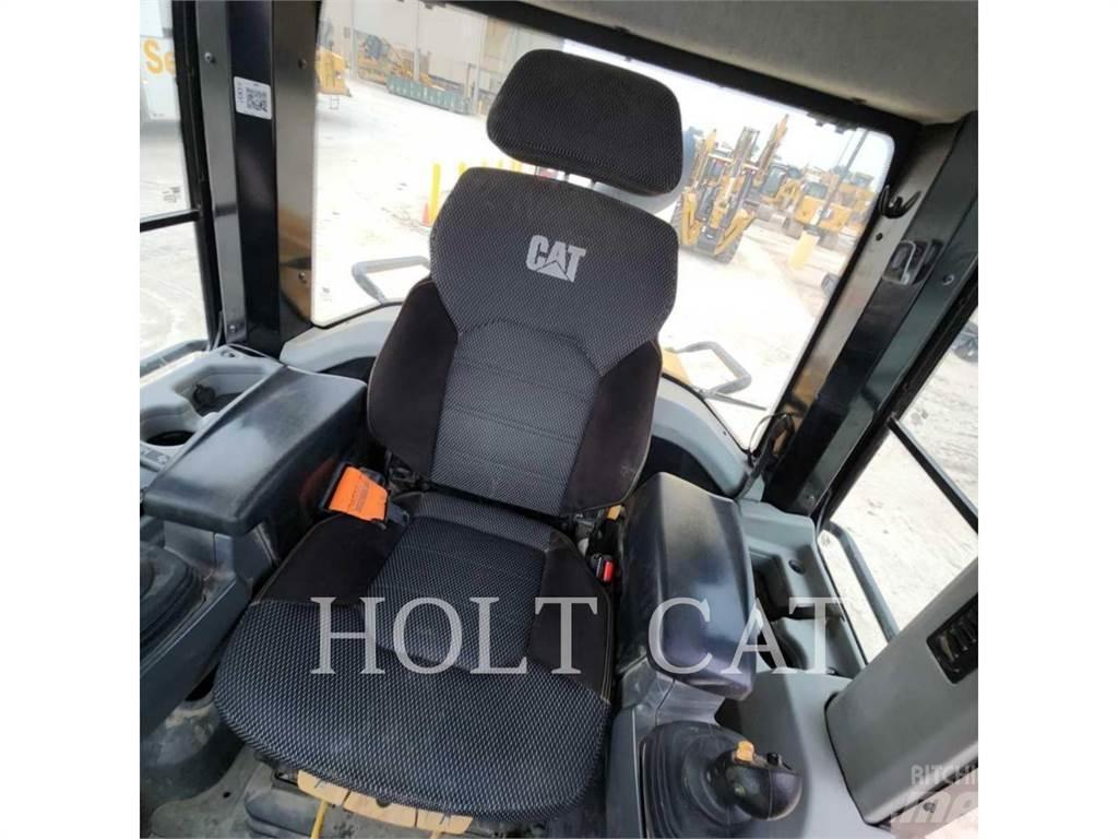 CAT 963 Pásové nakladače