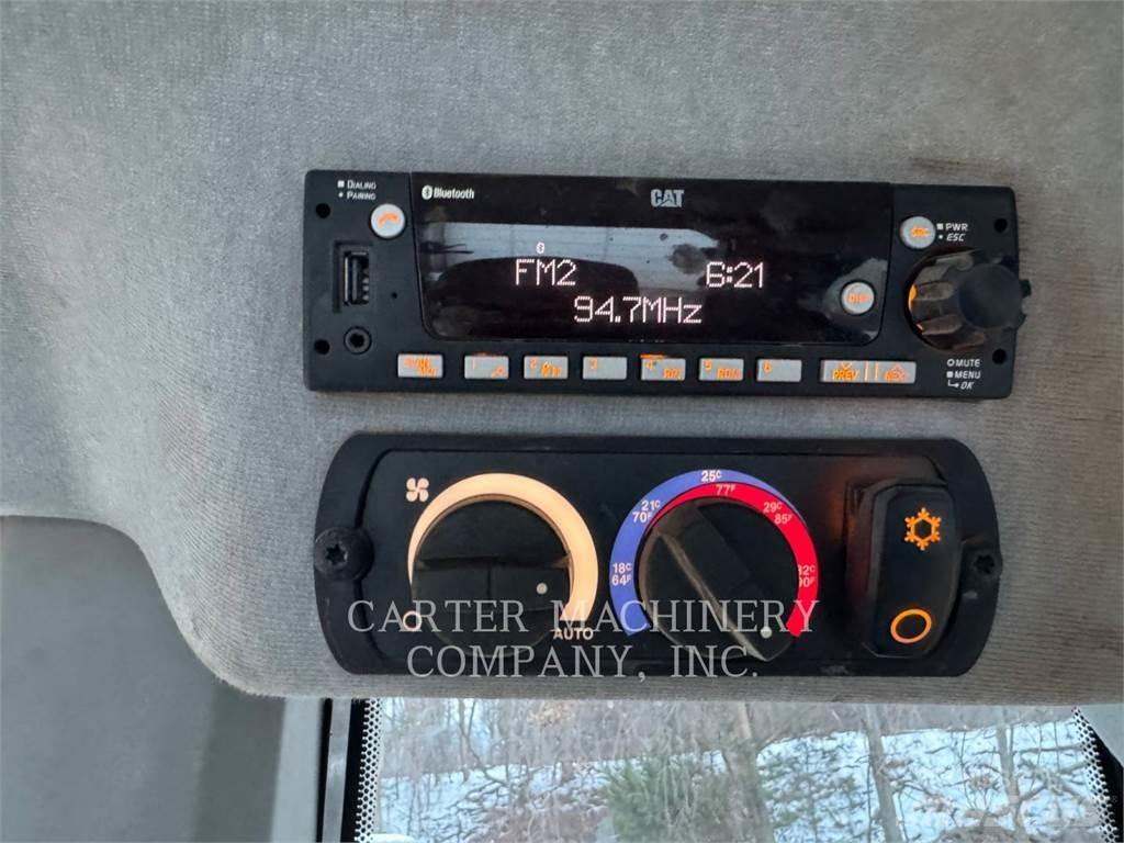 CAT 963 Pásové nakladače