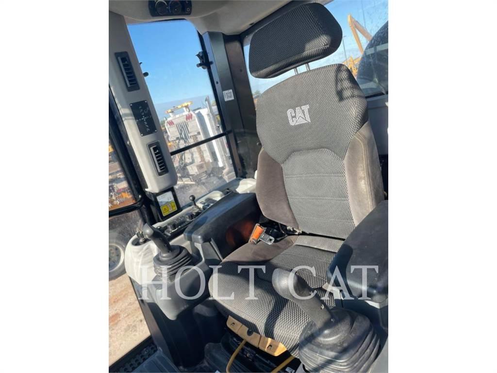 CAT 963 Kolové nakladače