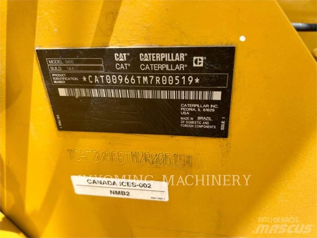 CAT 966 Kolové nakladače