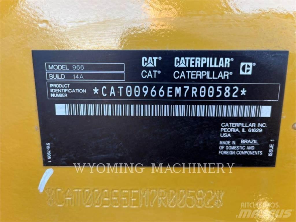 CAT 966 Kolové nakladače