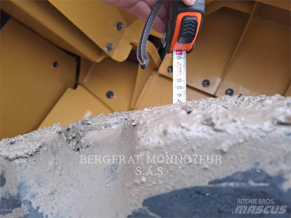 CAT 966 Kolové nakladače