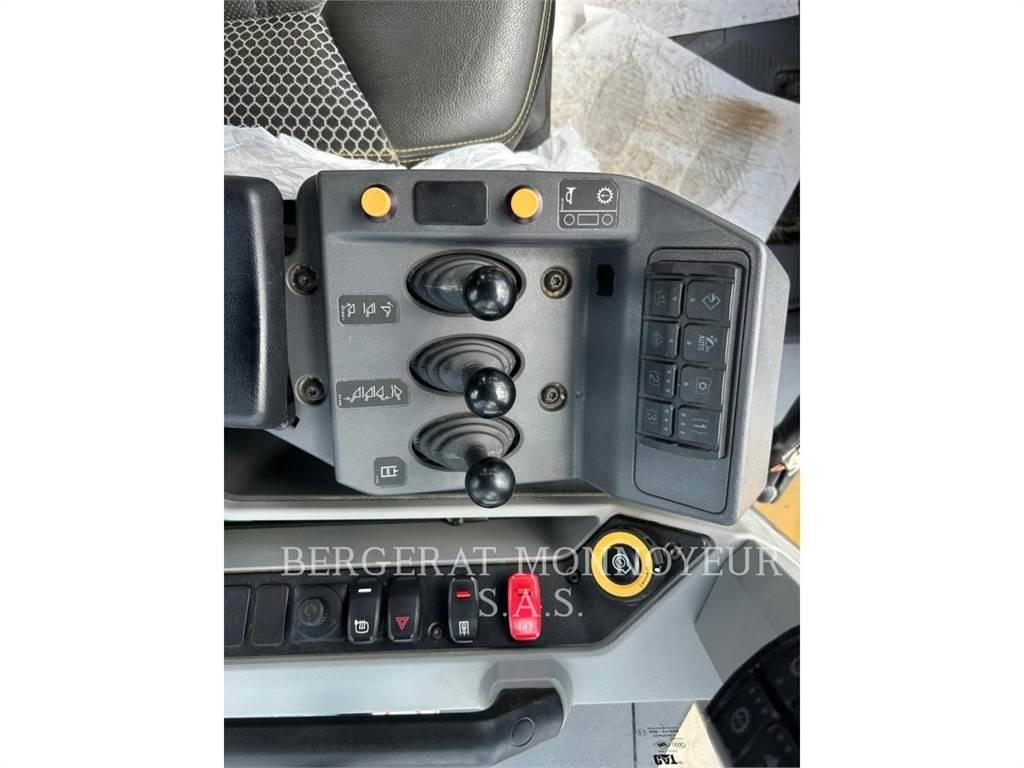 CAT 966 Kolové nakladače