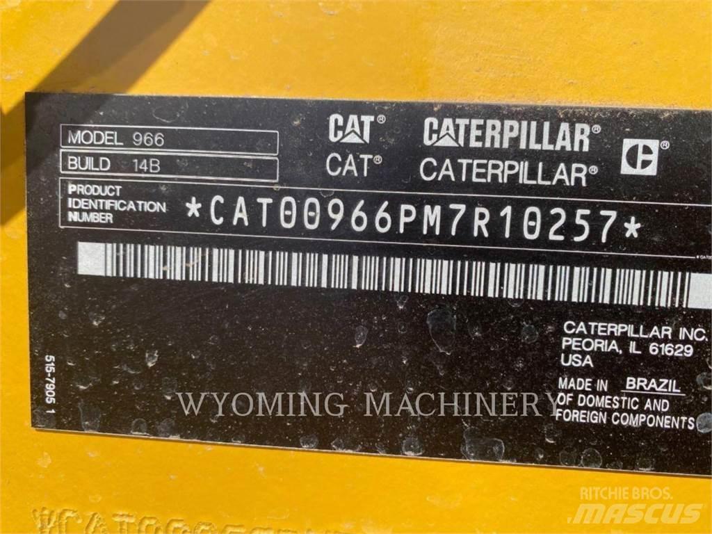 CAT 966 Kolové nakladače