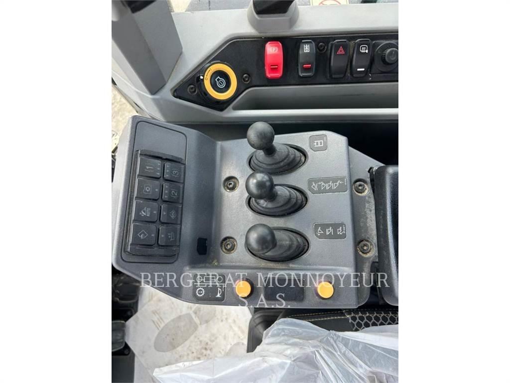 CAT 966 Kolové nakladače