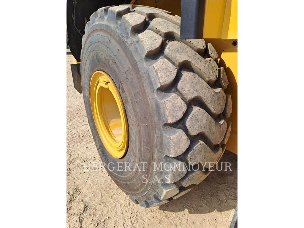 CAT 966 Kolové nakladače