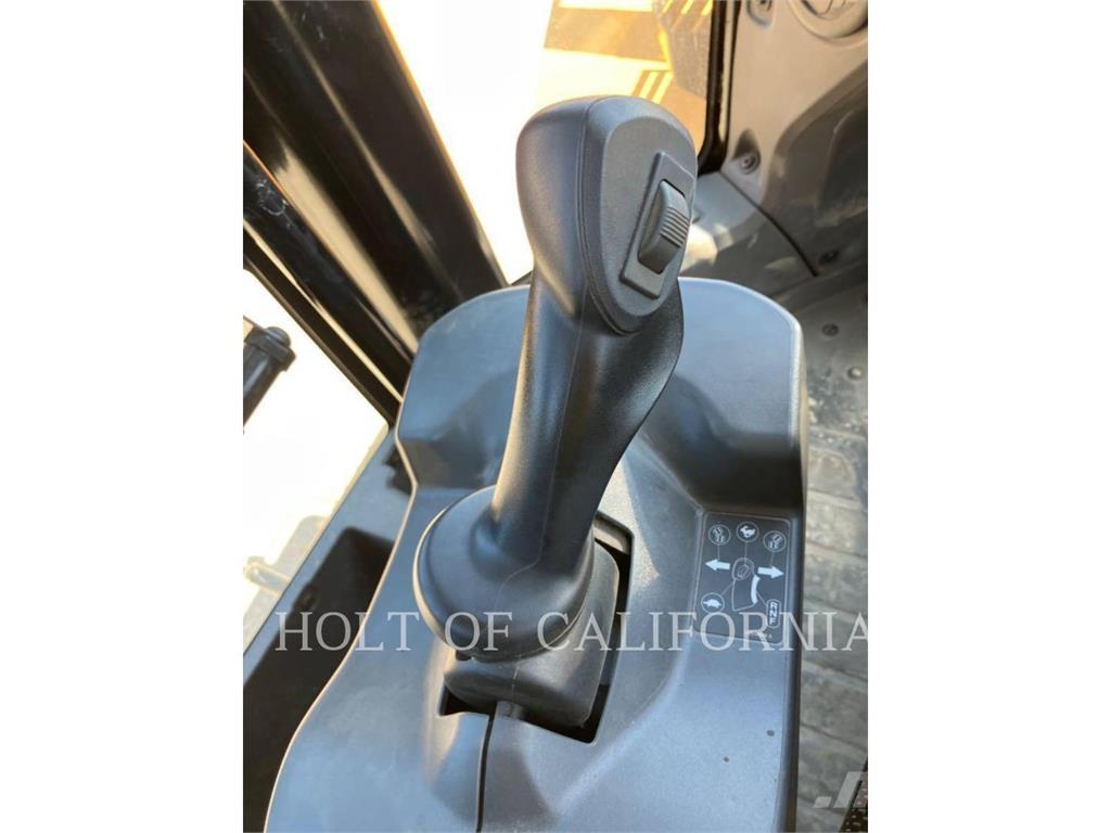 CAT 966 Kolové nakladače