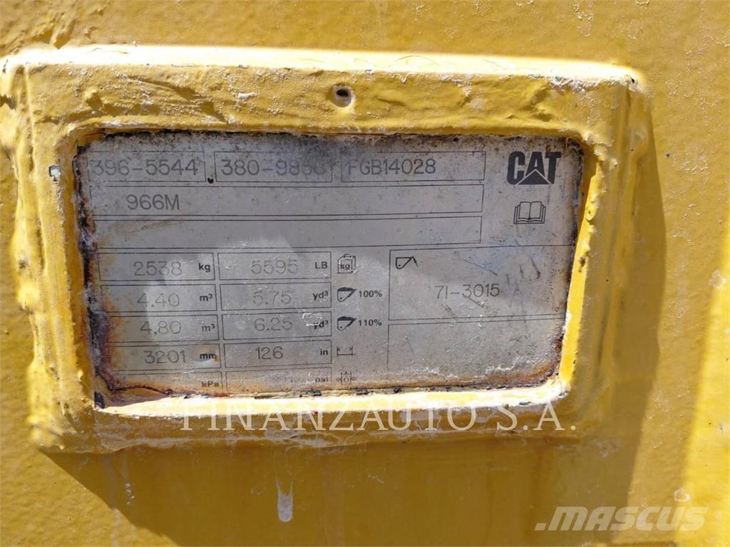 CAT 966 Kolové nakladače