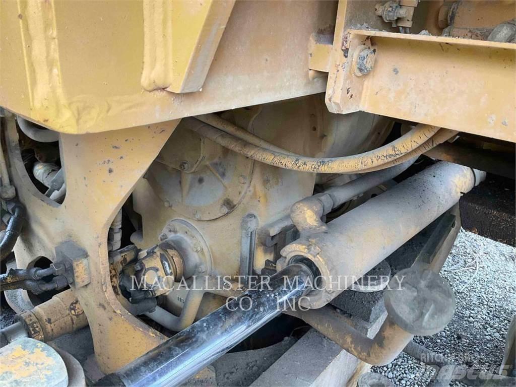 CAT 966G Kolové nakladače