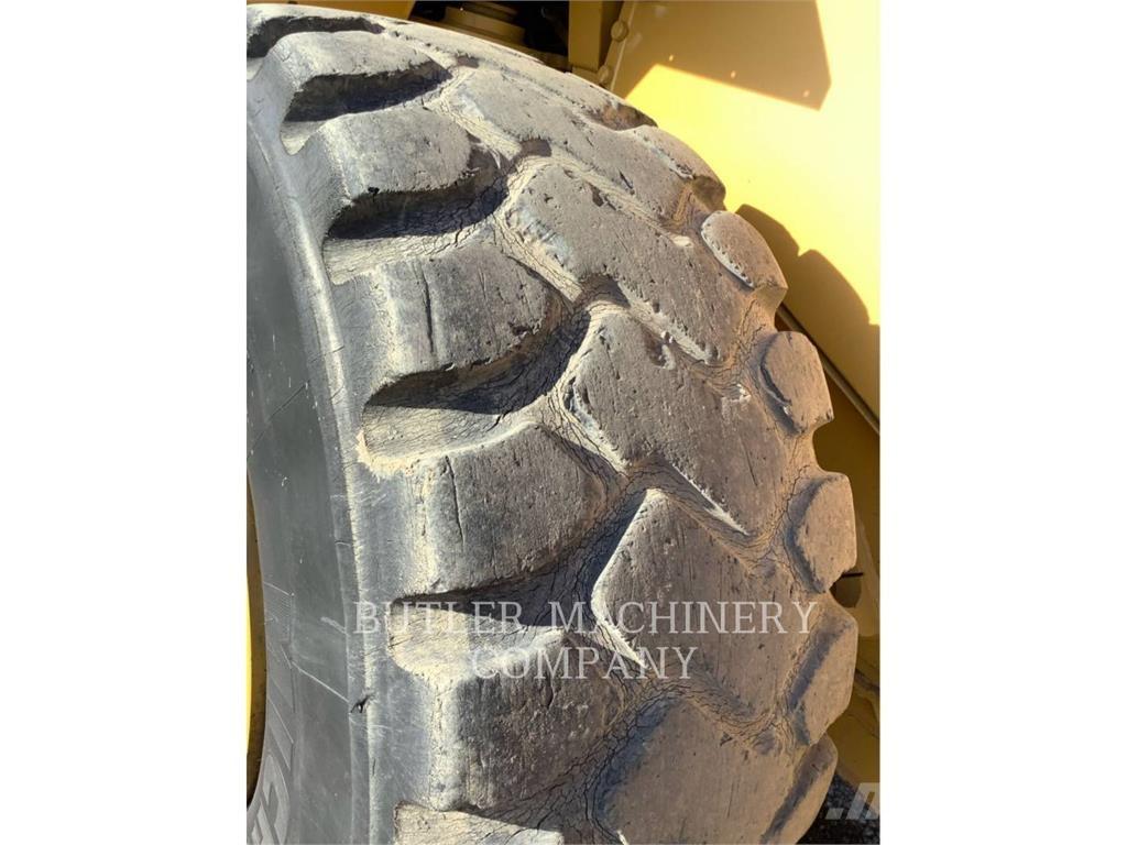 CAT 966G Kolové nakladače