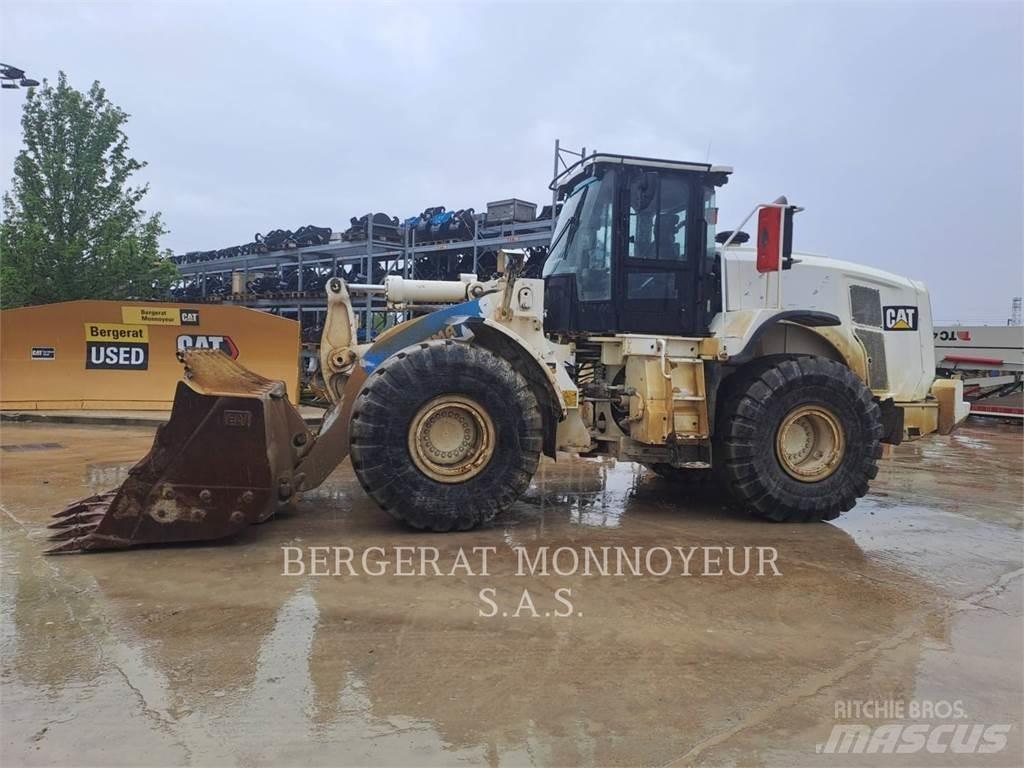 CAT 966M Kolové nakladače