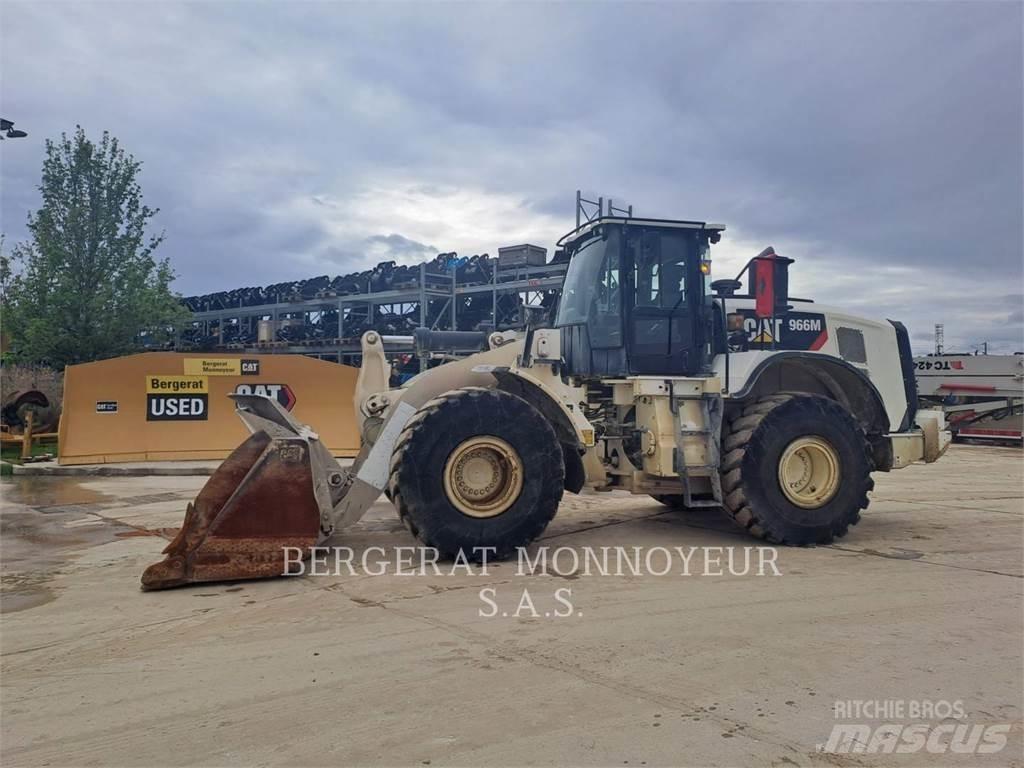 CAT 966M Kolové nakladače
