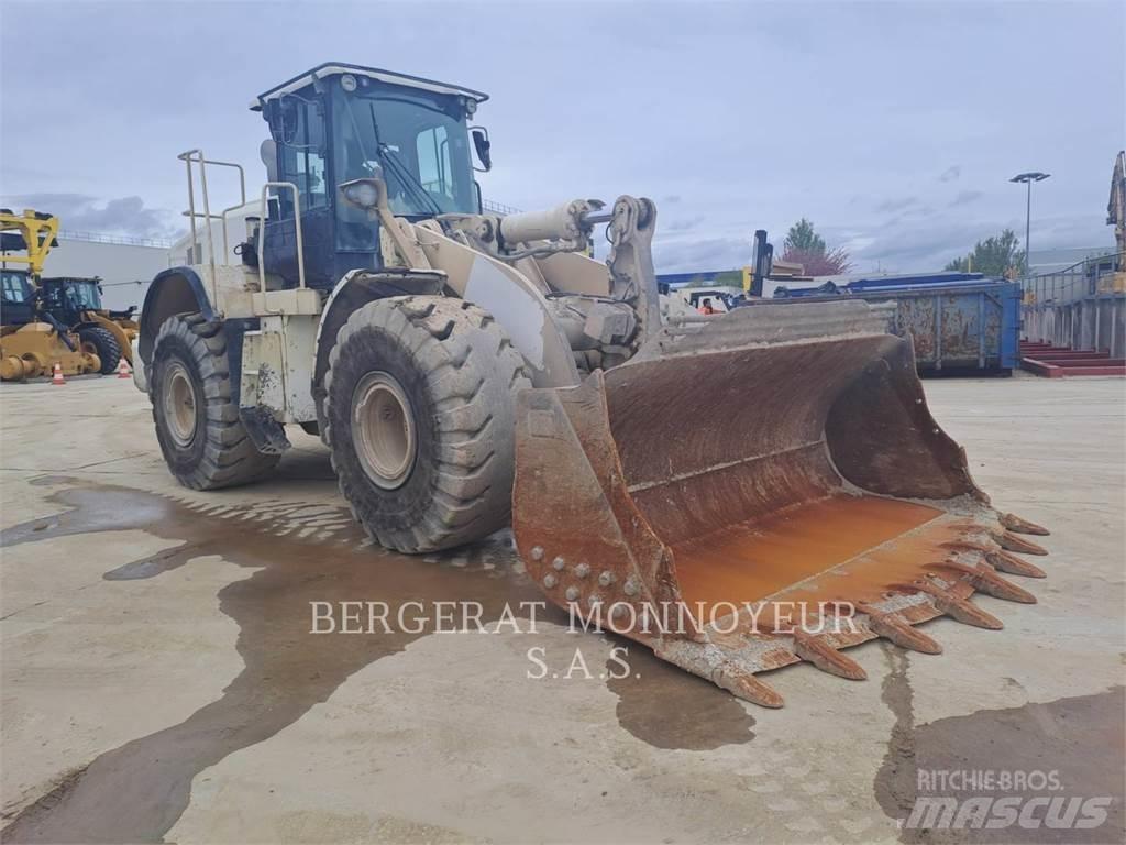 CAT 966M Kolové nakladače