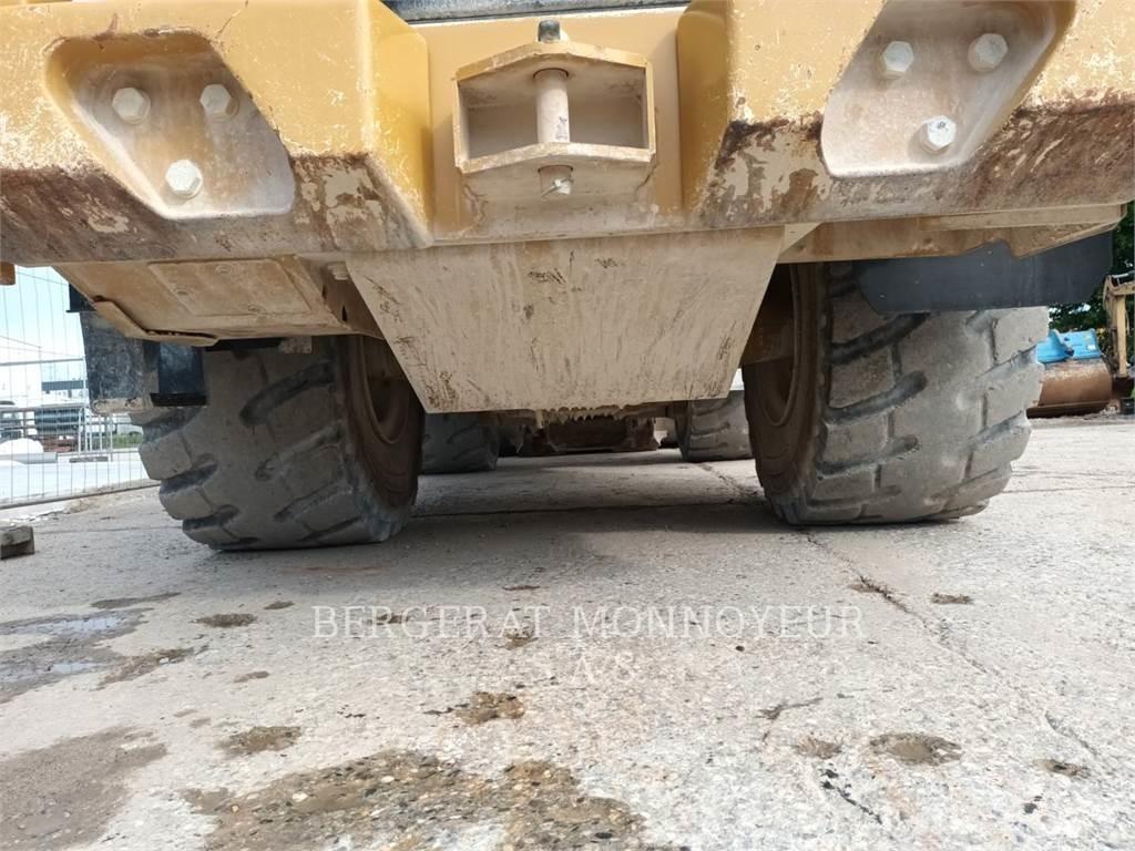 CAT 966M Kolové nakladače