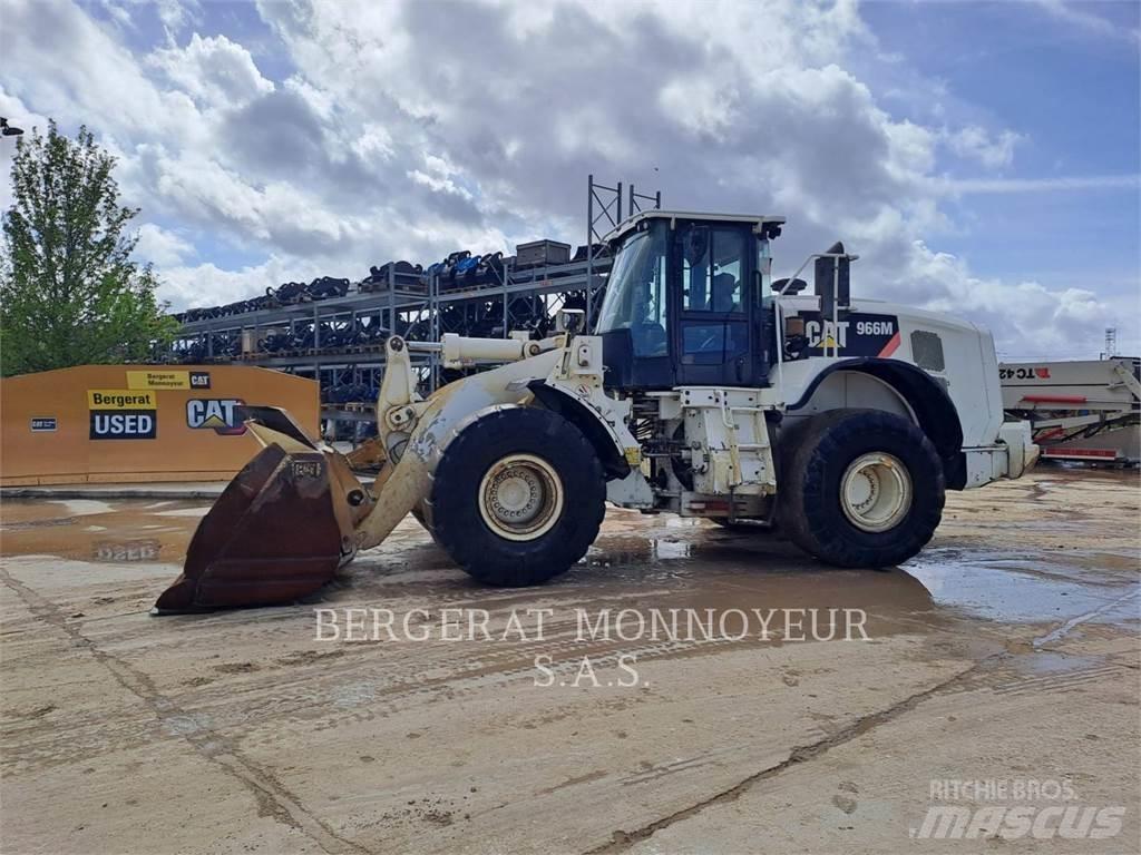 CAT 966M Kolové nakladače