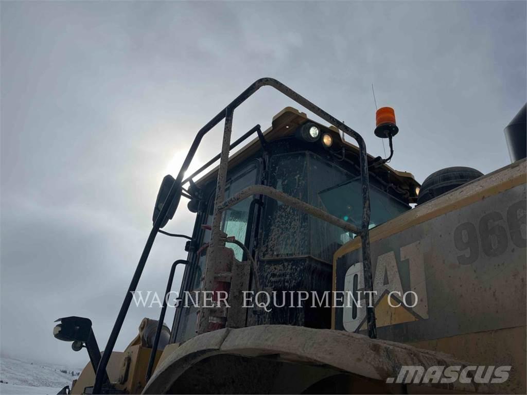 CAT 966M Kolové nakladače