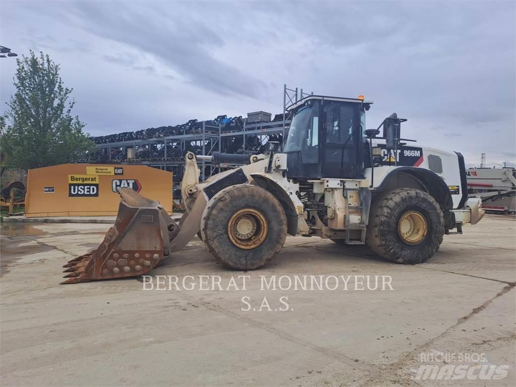 CAT 966M Kolové nakladače