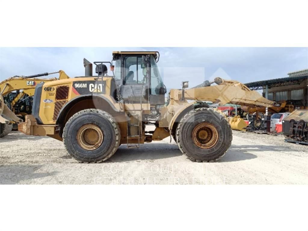 CAT 966M Kolové nakladače
