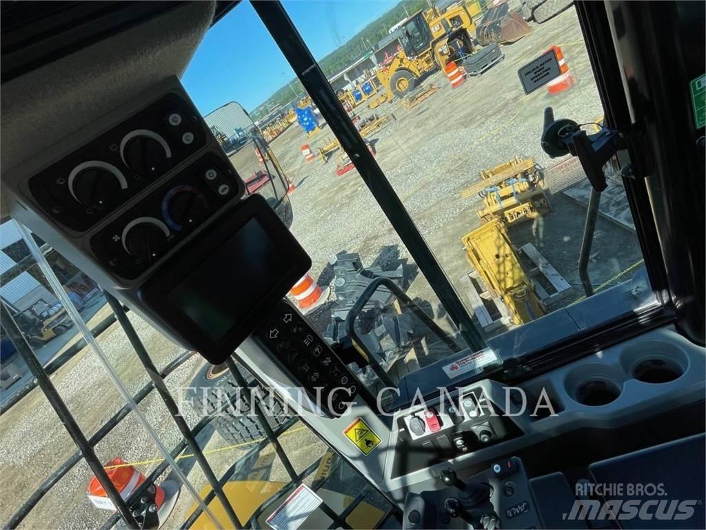 CAT 966M Kolové nakladače