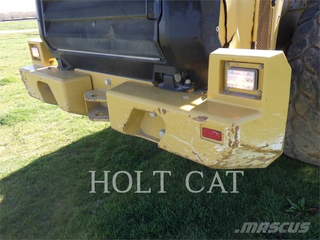 CAT 966M Kolové nakladače
