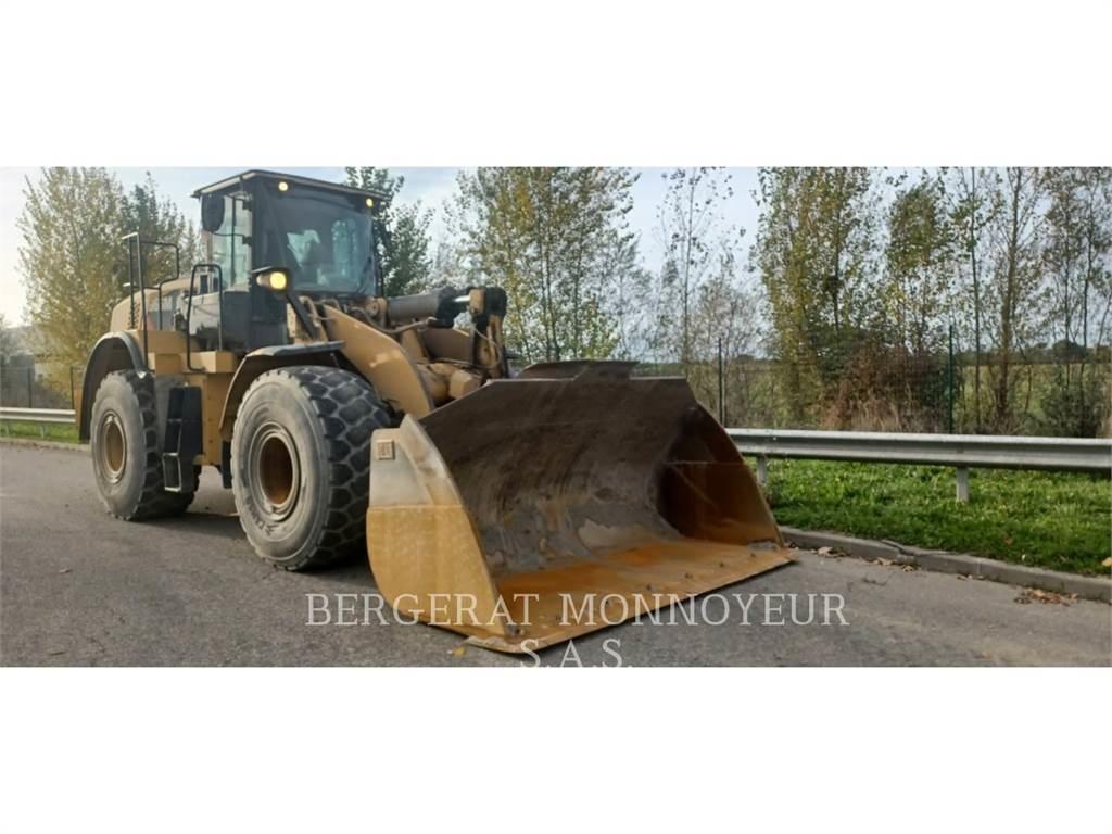 CAT 966M Kolové nakladače