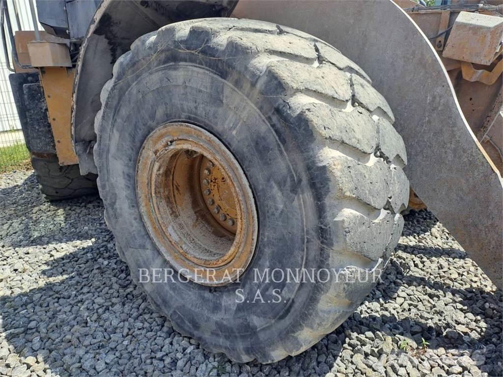 CAT 966M Kolové nakladače