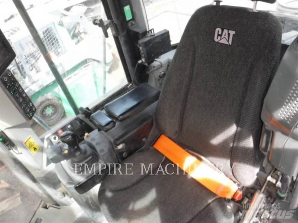 CAT 966M Kolové nakladače