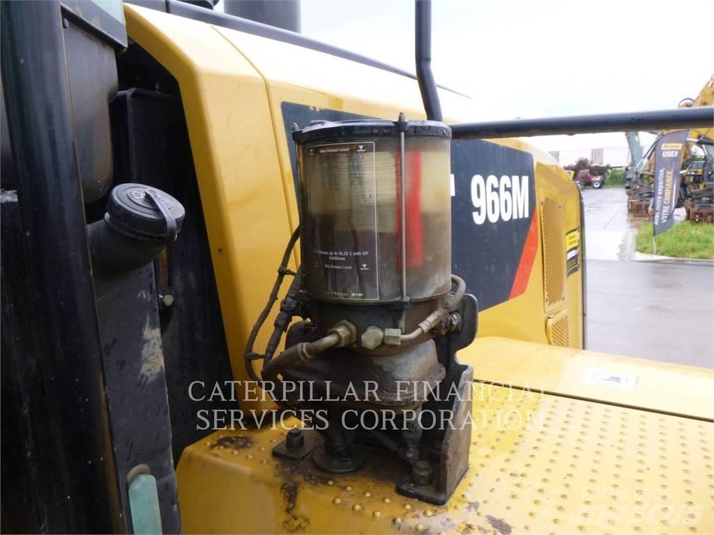 CAT 966M Kolové nakladače