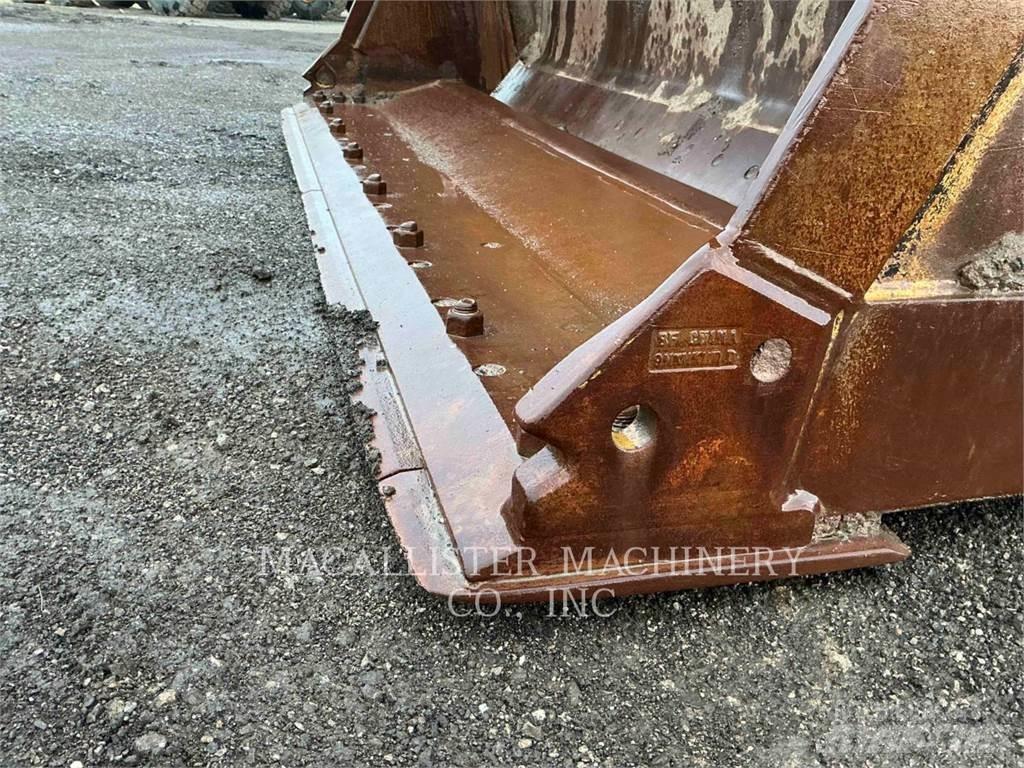 CAT 966M Kolové nakladače