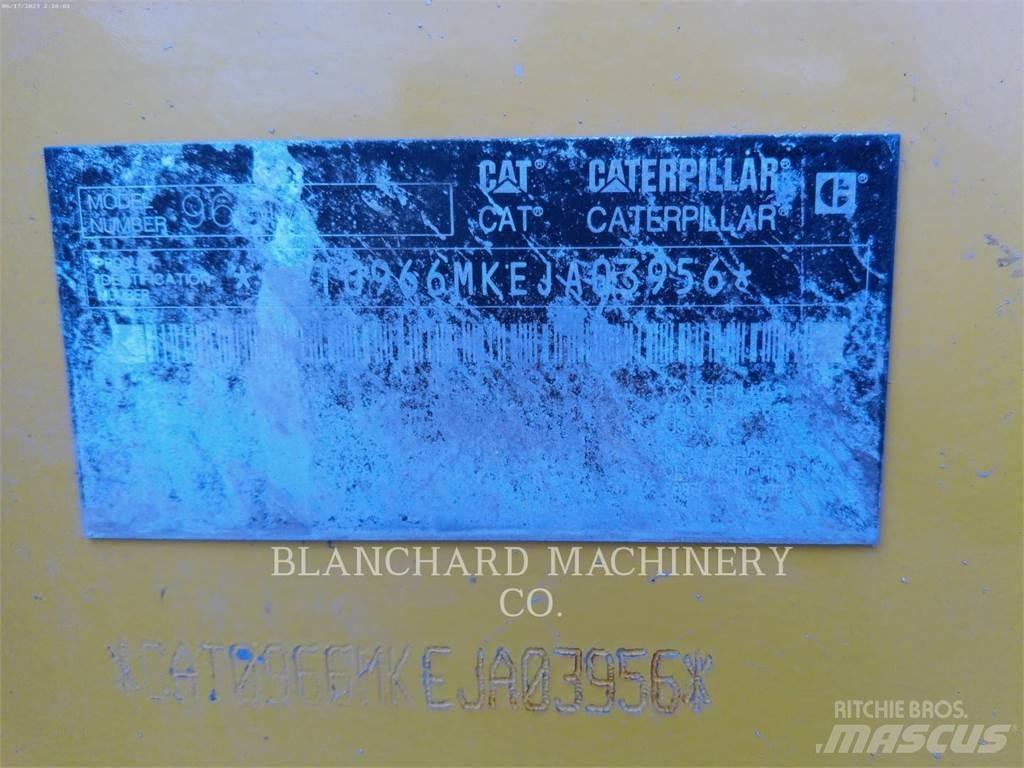 CAT 966M Kolové nakladače