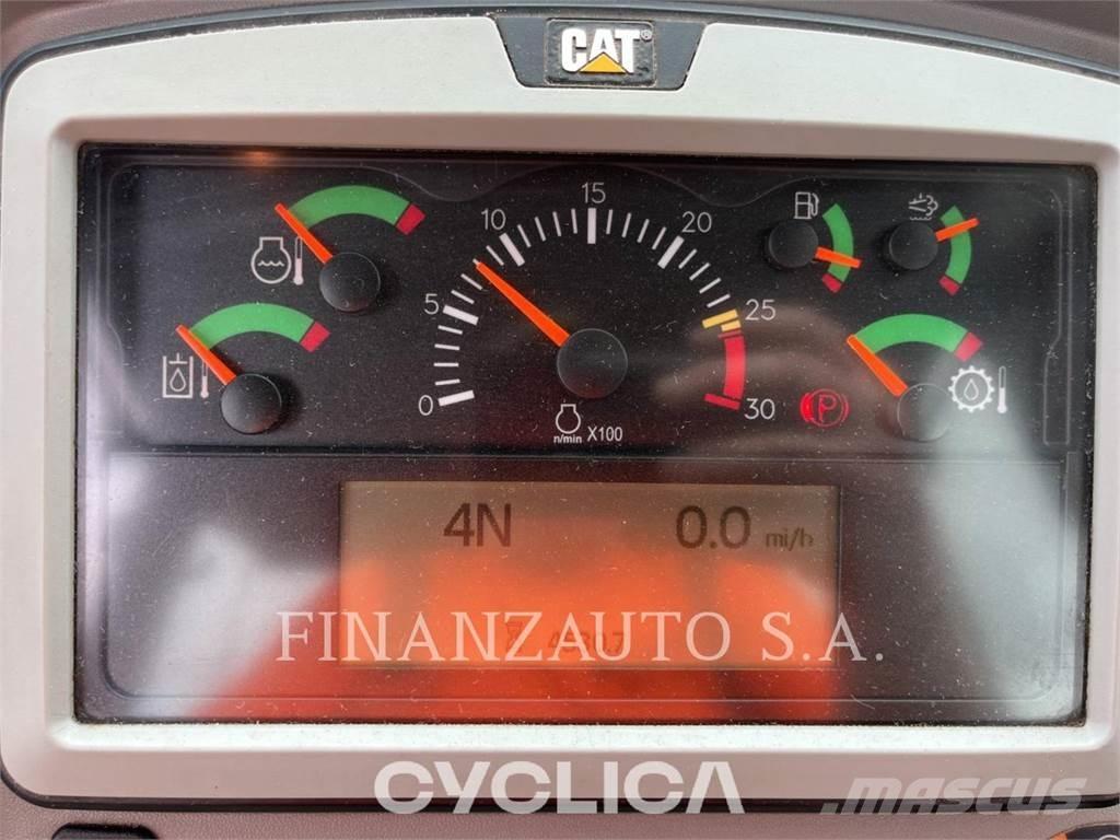 CAT 966M Kolové nakladače