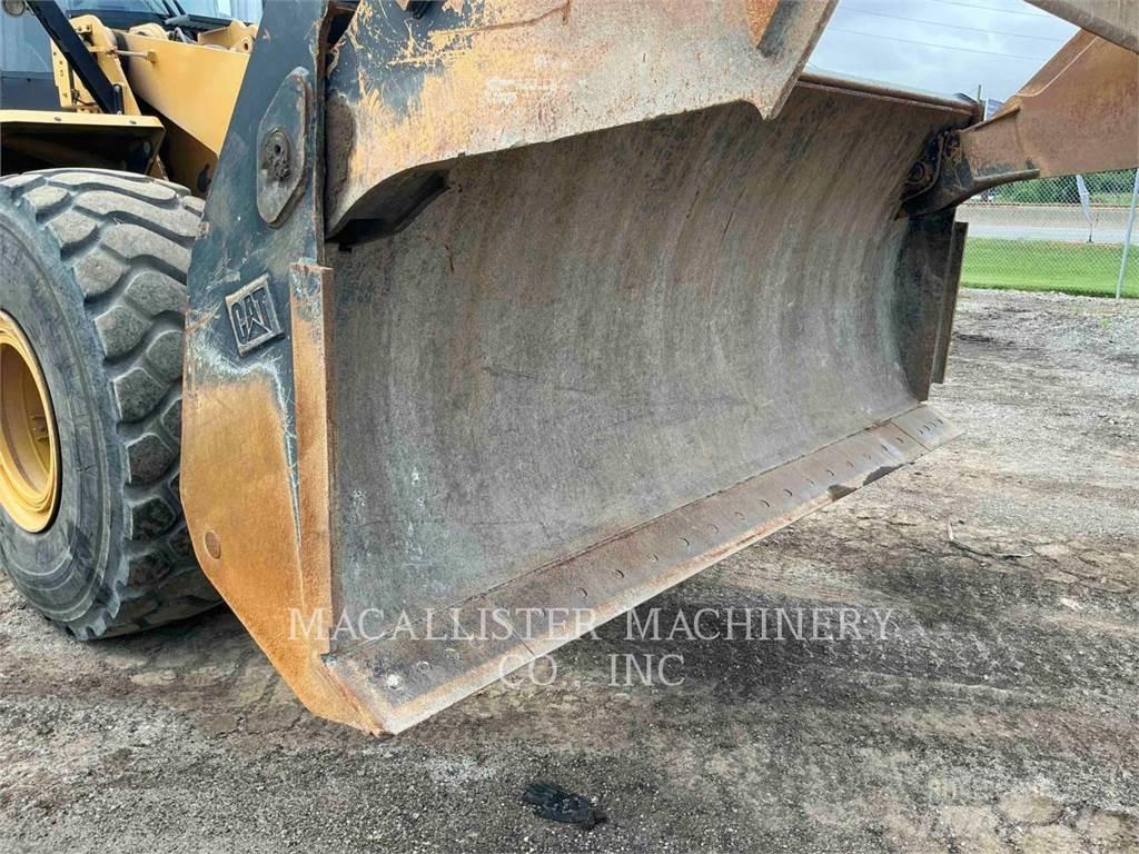 CAT 966M Kolové nakladače