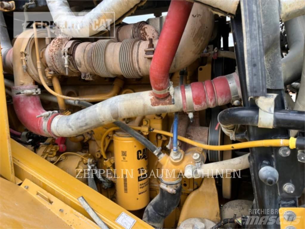 CAT 966M Kolové nakladače