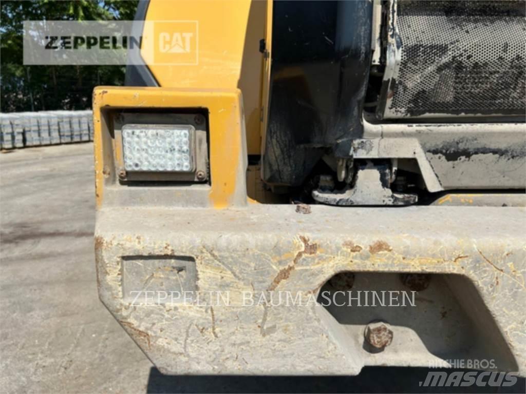 CAT 966M Kolové nakladače