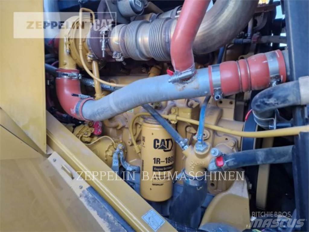 CAT 966M Kolové nakladače