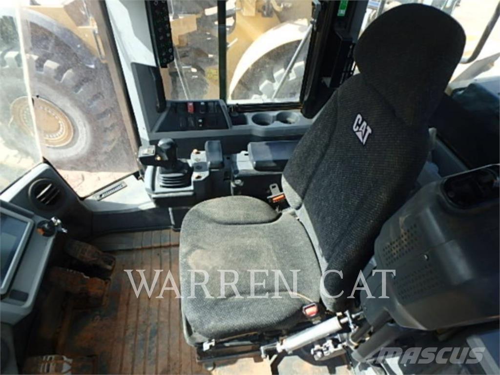 CAT 966M Kolové nakladače