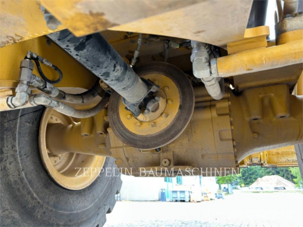 CAT 966M Kolové nakladače