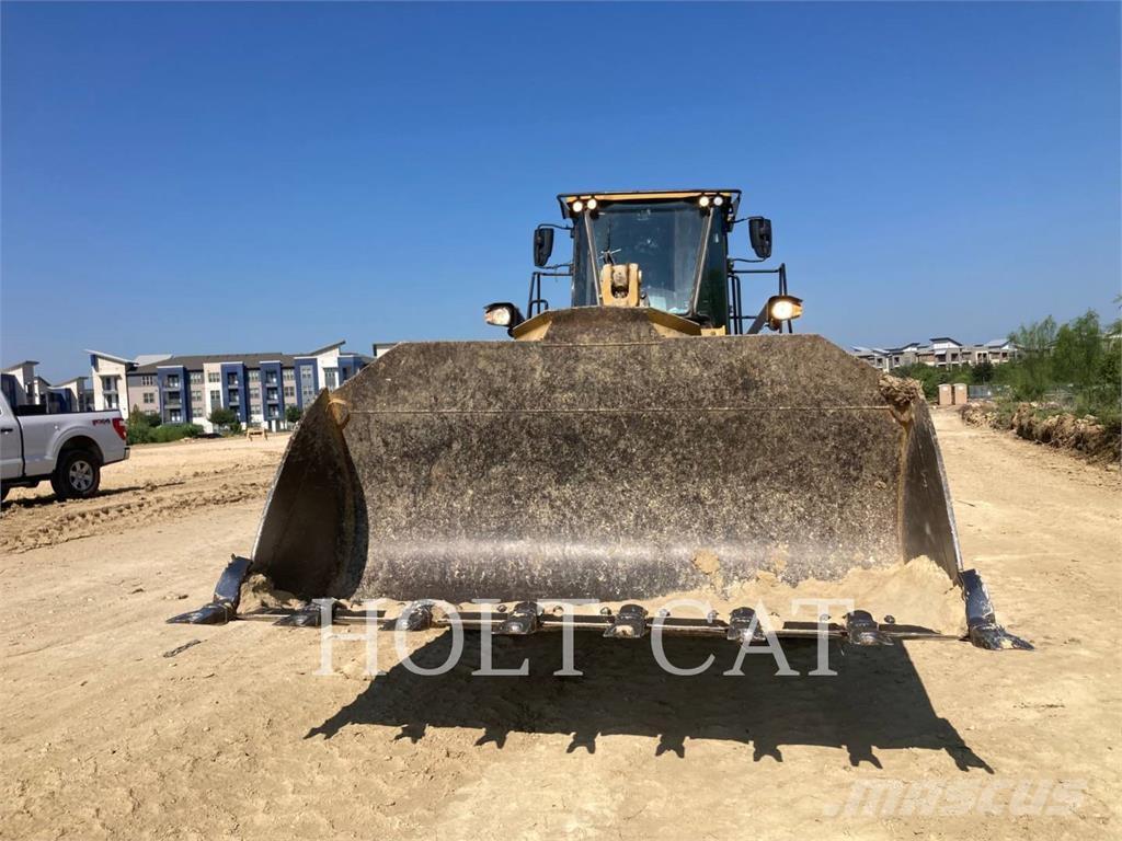 CAT 966M Kolové nakladače