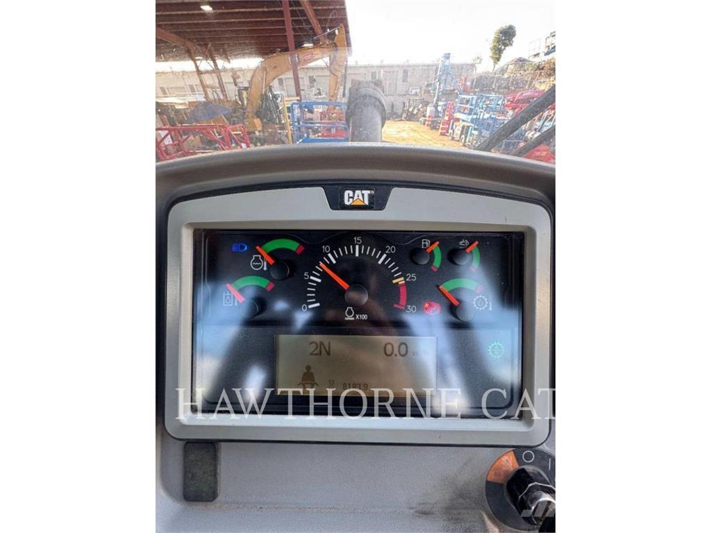 CAT 966M Kolové nakladače