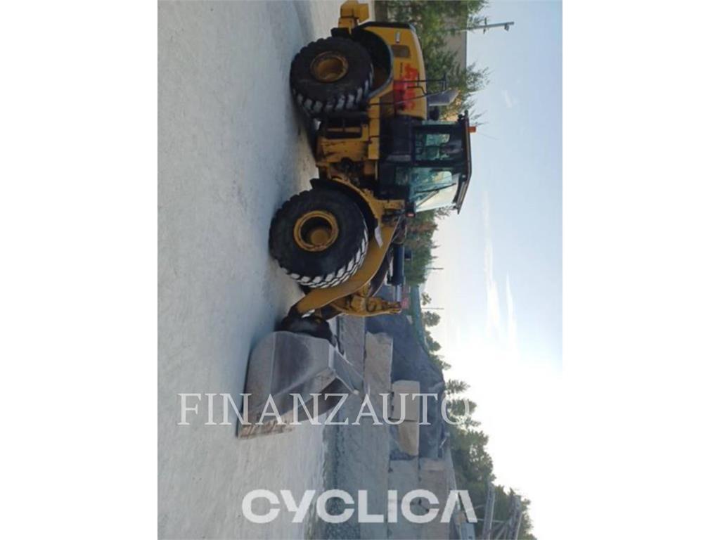 CAT 966M Kolové nakladače