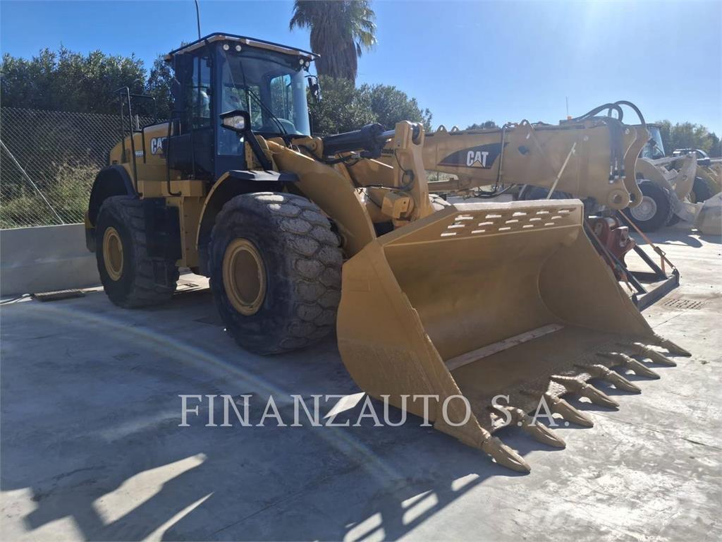 CAT 966M Kolové nakladače